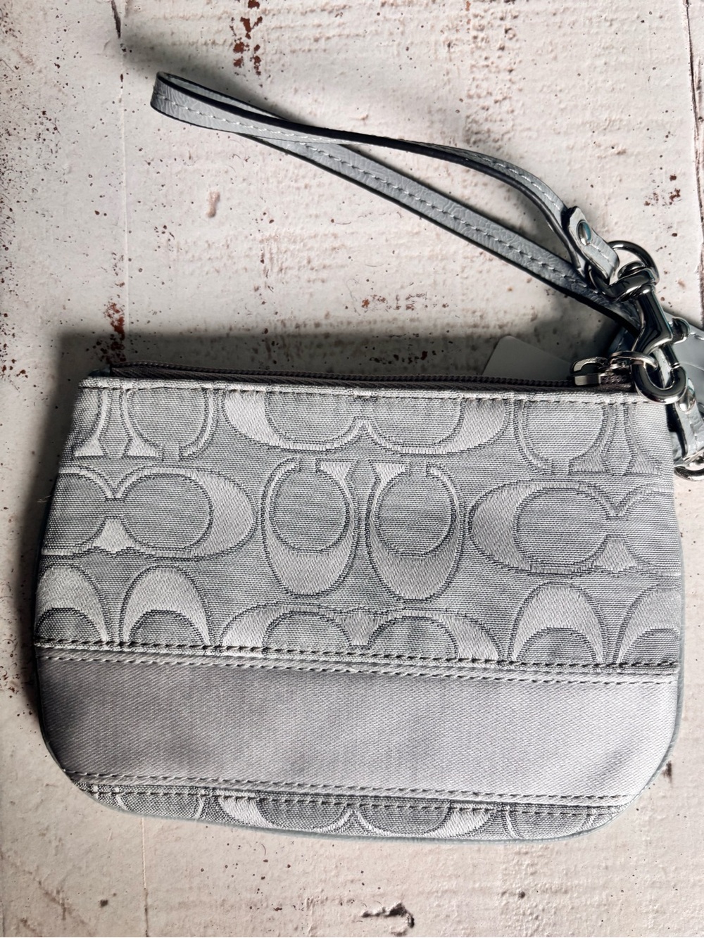 Coach| Silver Wristlet - Picture 4 of 4